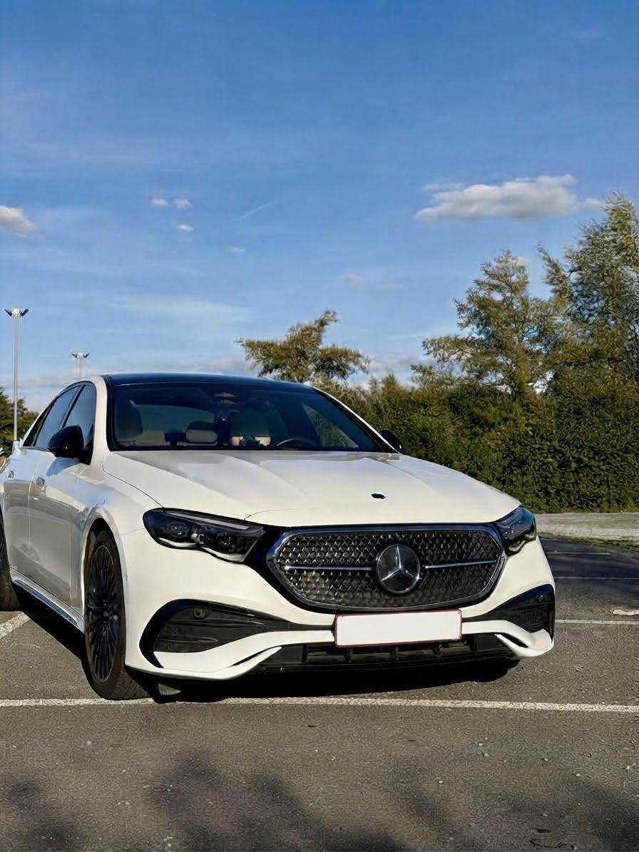MercedesBenz E200 AMG Line mildhybride pano dak Night pakket, Auto's, 1800 kg, 4 cilinders, Wit, 151 g/km