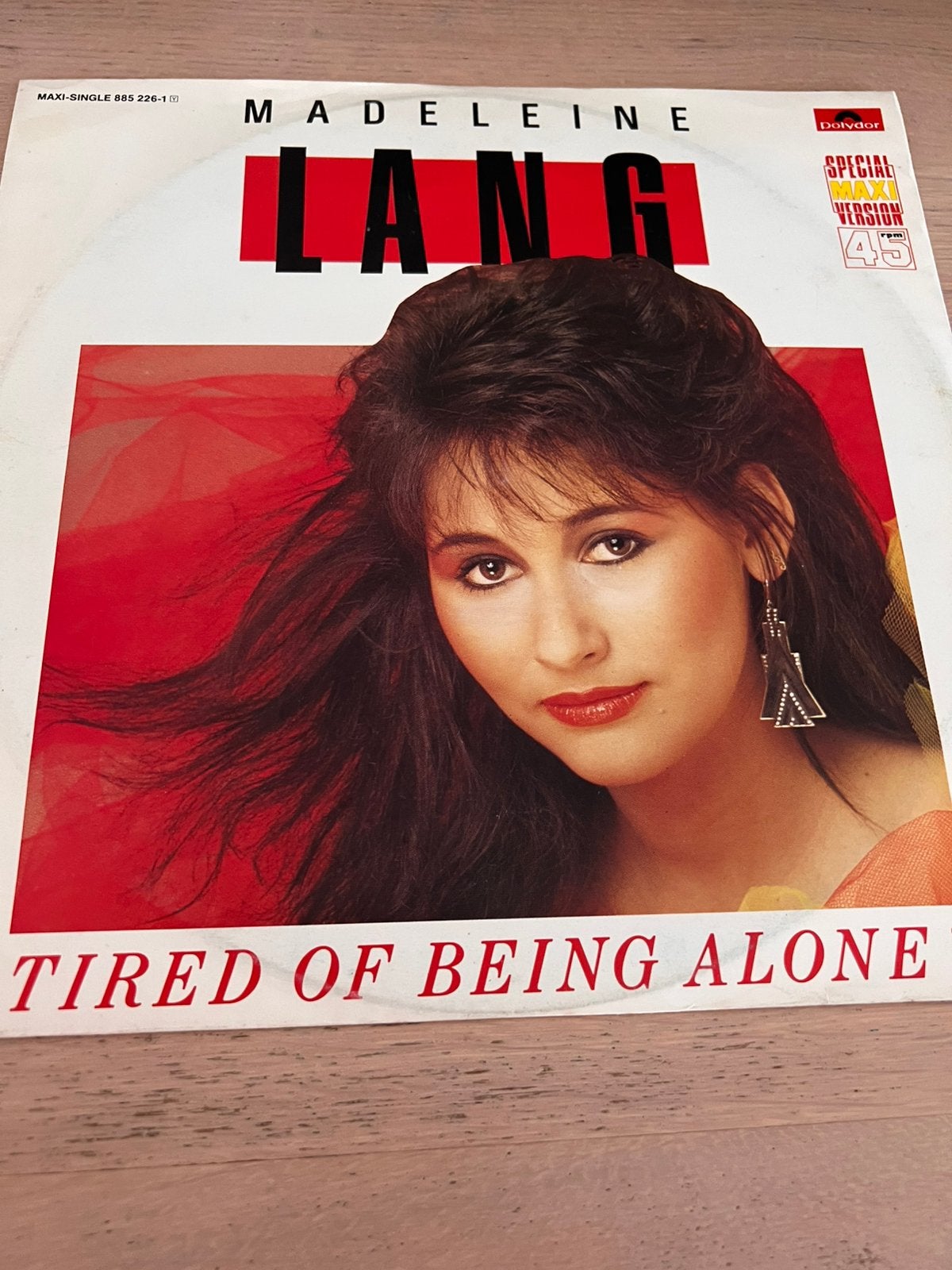 Madeleine lang - tires of being alone, CD & DVD, Vinyles | Musique du monde, Enlèvement ou Envoi, Comme neuf