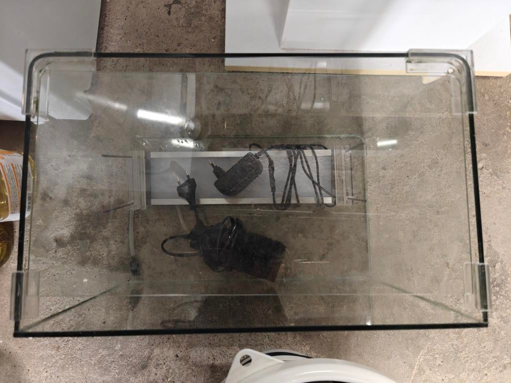 Aquarium 26 litres pour poissons et crevettes., Enlèvement, Pompe, Neuf, Meuble d'aquarium