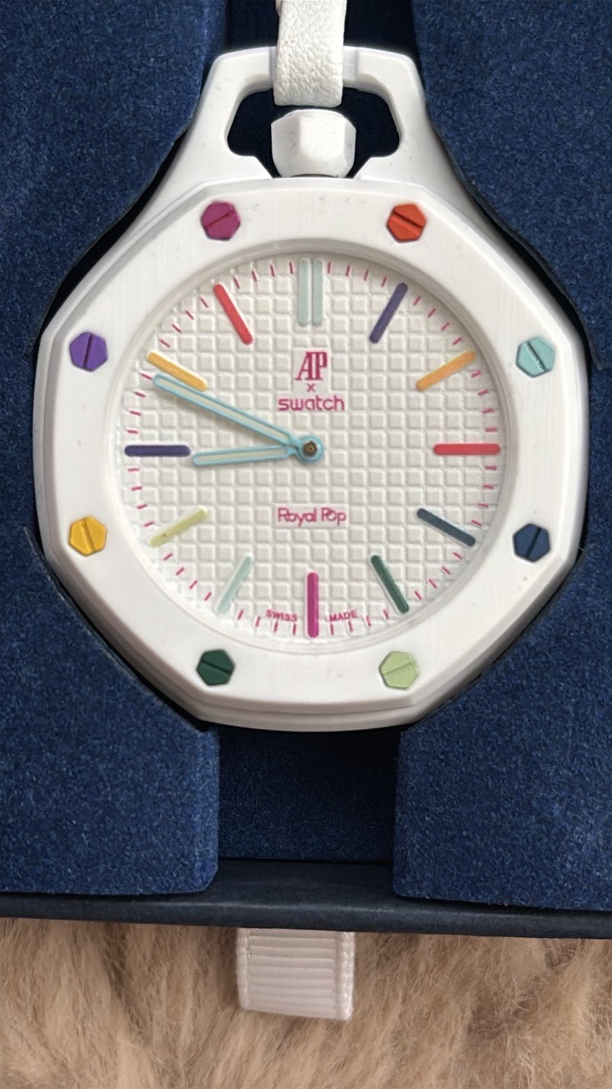 Swatch horloge wit kleurrijk –met originele doos en papieren, Bijoux, Sacs & Beauté, Montre-bracelet, Enlèvement ou Envoi, Swatch
