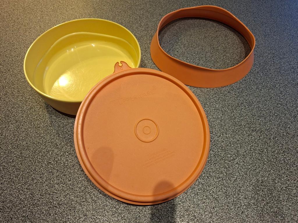 Tupperware eetbord peuter...., Huis en Inrichting, Ophalen