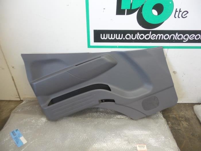Revêtement portière 2portes gauche d'un Mitsubishi Canter, Neuf, -, Mitsubishi, -