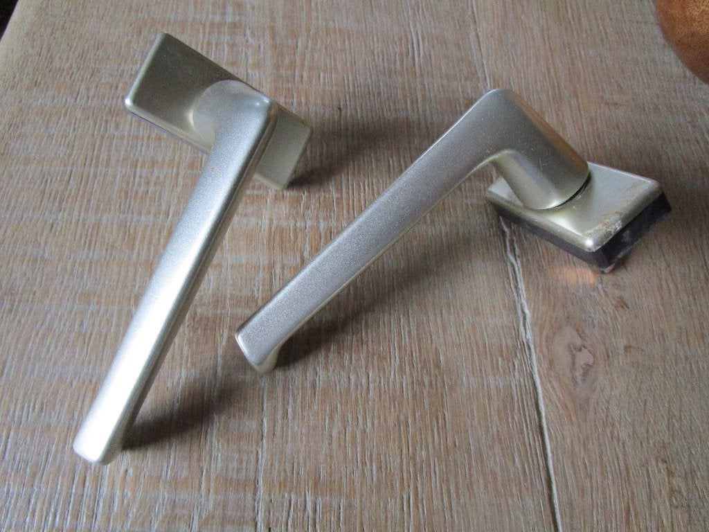 raam en deur hendels, Ophalen of Verzenden, Gebruikt, Overige materialen, Klink of Kruk