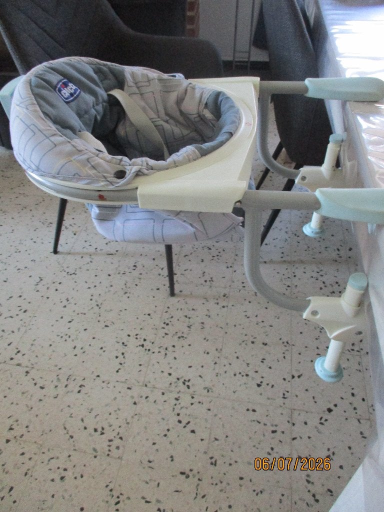 siège de table chicco, Enfants & Bébés, Chaises pour enfants, Utilisé, Chaise de table, Ceinture(s), Enlèvement ou Envoi