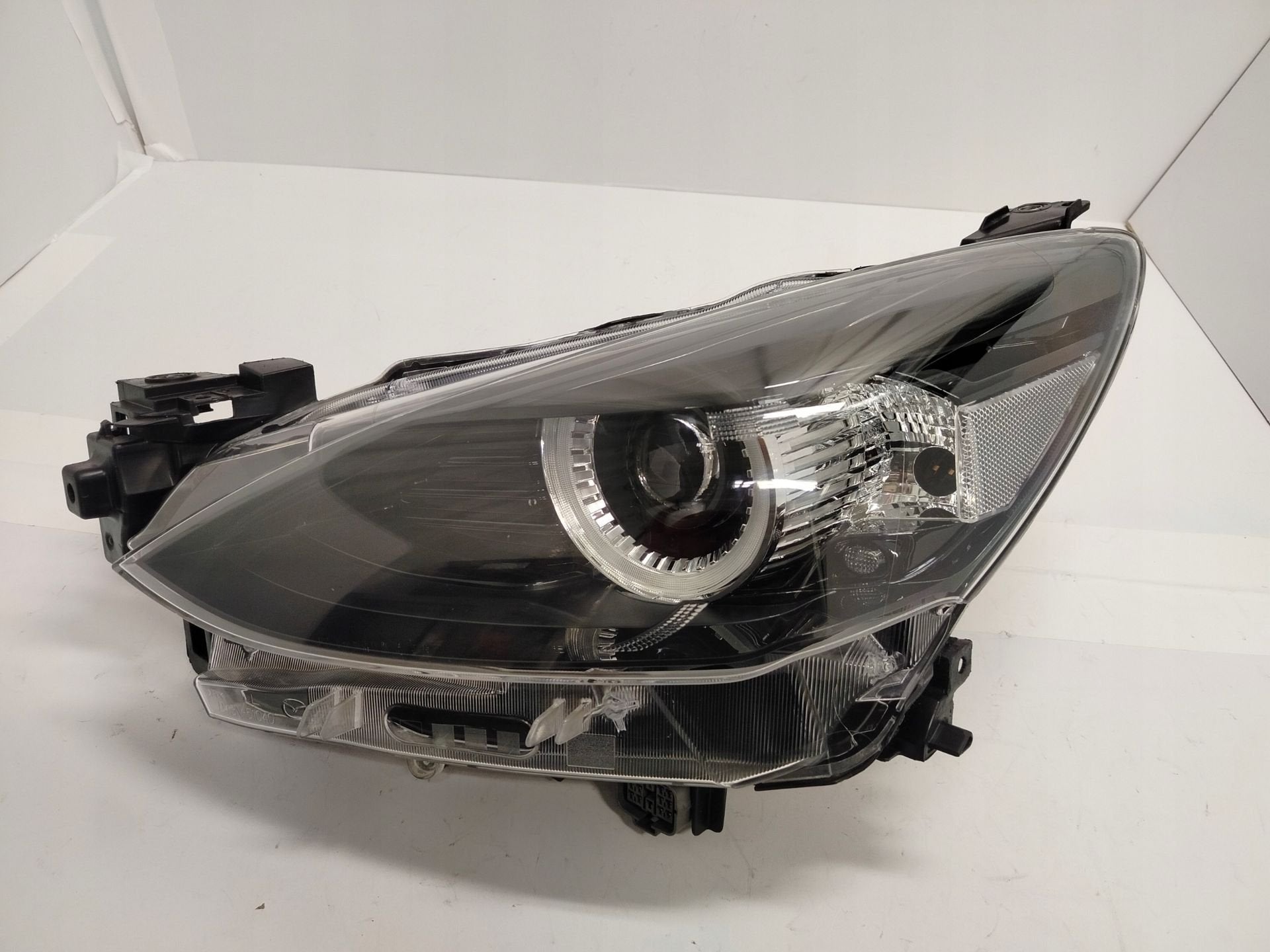 Phare Mazda 2 D43N-51040, Shinchi, Fuchu-Cho 3-1
730-8670  Hiroshima, Mazda Motor Corporation, Info@mazda.co.jp, Mazda