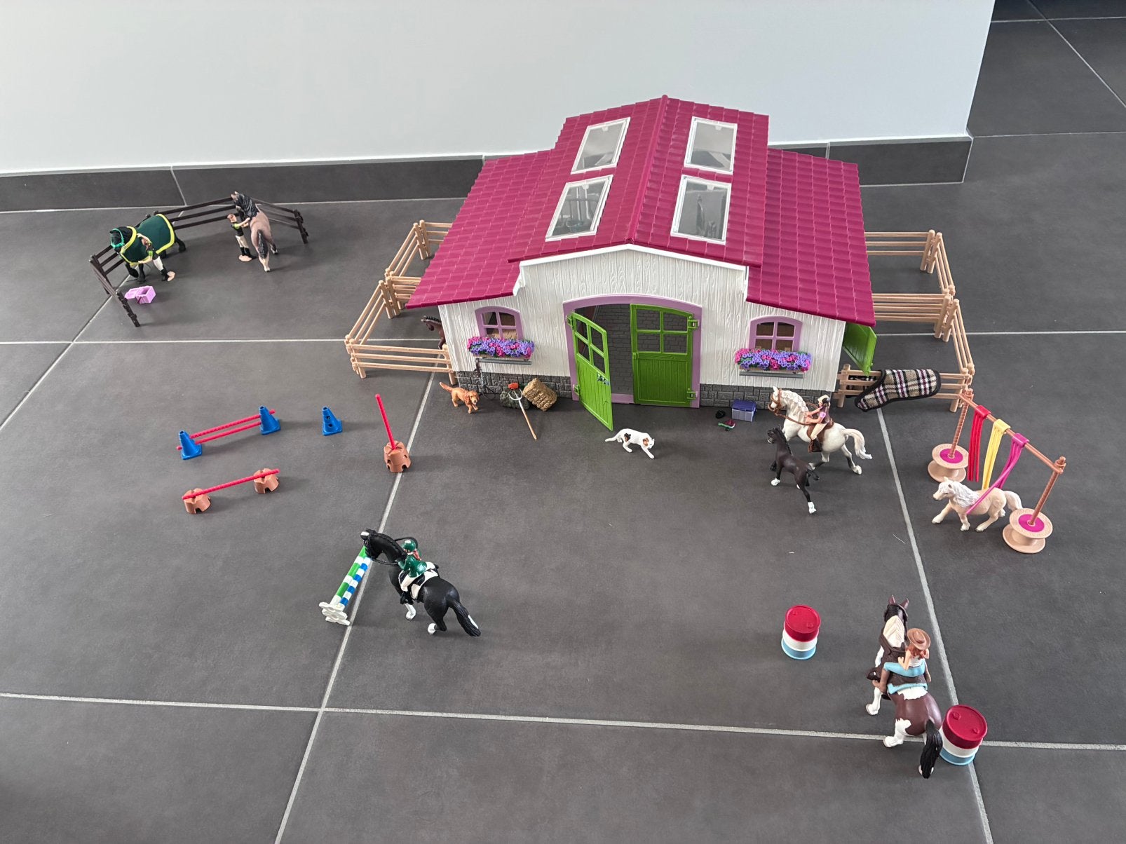 Schleich Paardenstal Set + Inloopstal & Extra Accessoires, Kinderen en Baby's, Ophalen, Gebruikt, Jongen of Meisje