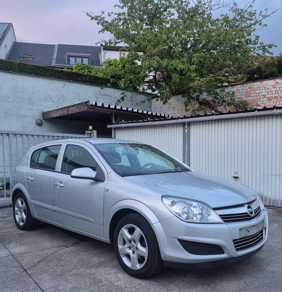 OPEL ASTRA-1.4-ESSENCE-CRUISE CONTROL-TRES PROPRE-159000KM, Autos, Opel, Argent ou Gris, Achat, Noir, Particulier