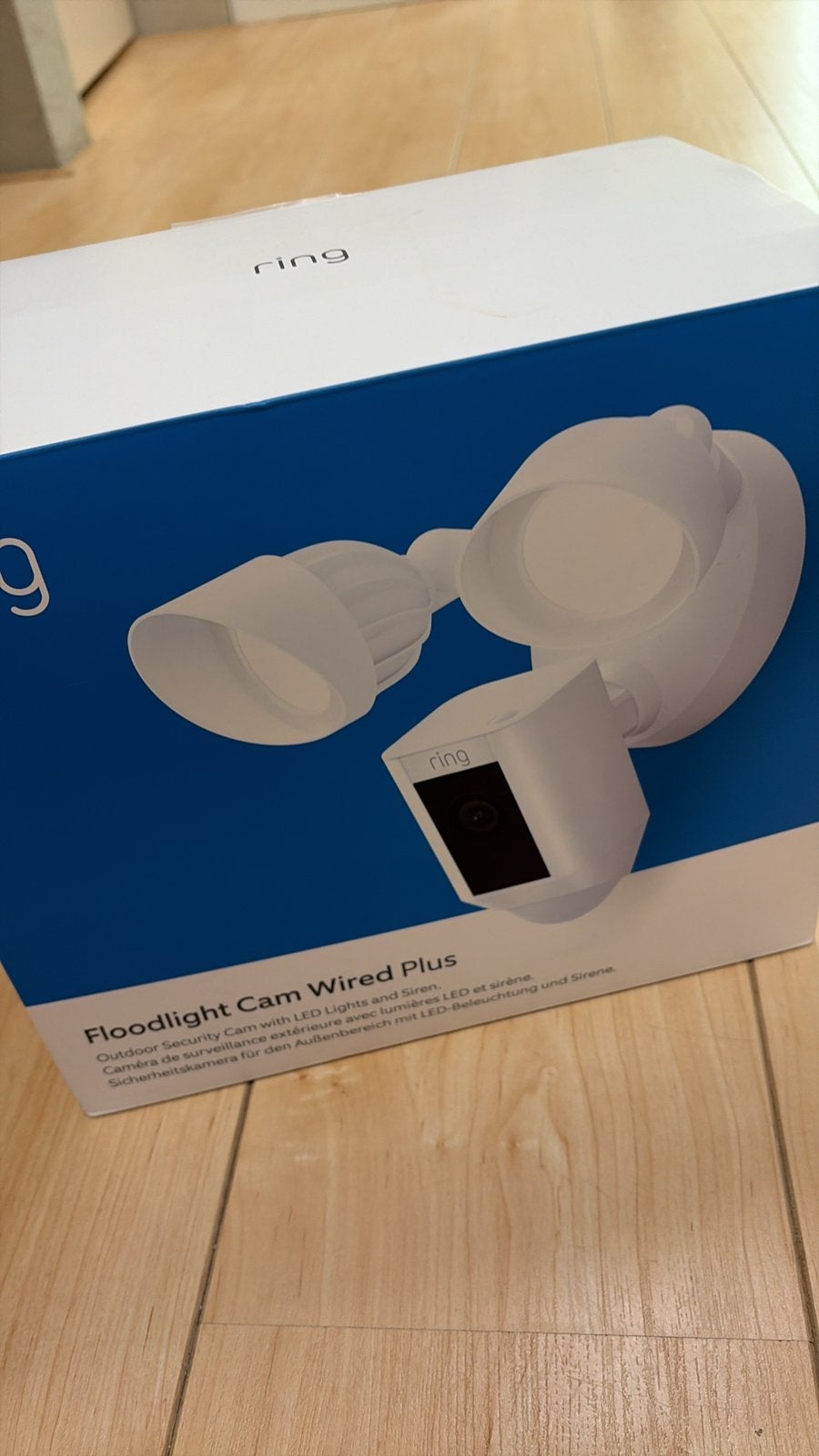 Ring Floodlight Cam Wired Plus - Nieuw in doos, Ophalen, Zo goed als nieuw