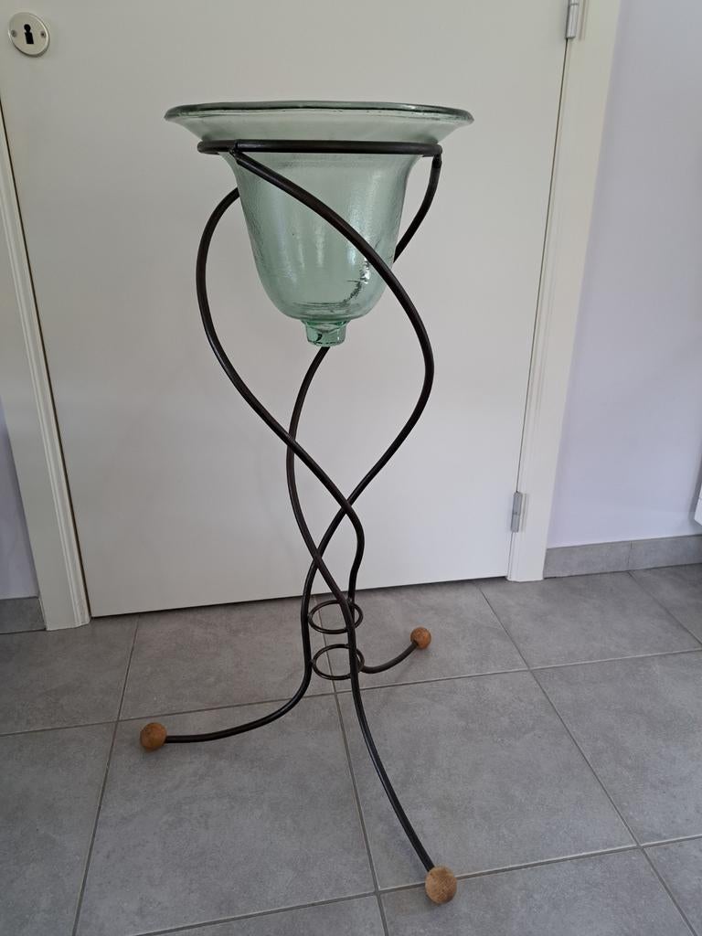 Support en fer brun avec cloche en verre., Enlèvement