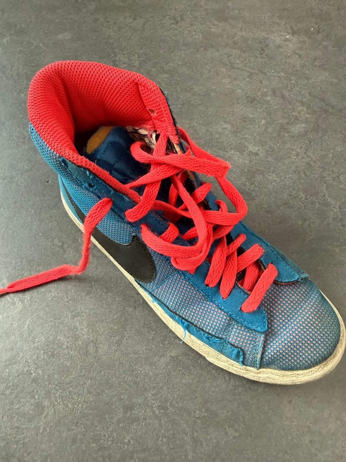 Kinder sneakers Nike maat 36, Sport en Fitness, Loopsport en Atletiek, Ophalen, Nike, Zo goed als nieuw, Overige sporten
