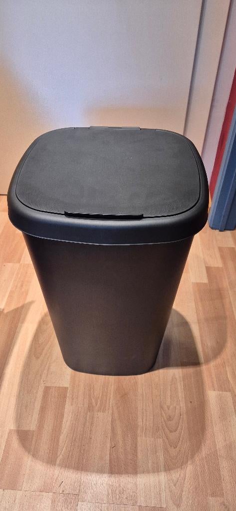 Poubelle IKEA LÖVKVAST avec couvercle - NEUVE, Huis en Inrichting, Woonaccessoires | Prullenbakken, Ophalen, Kunststof, 50 tot 75 cm