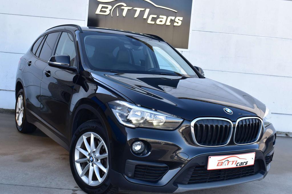 BMW X1 sDrive18dA *Leder* 2-zone Airco* HUD* Navi* Camera, Navigatiesysteem, 4 cilinders, 136 pk, Zwart