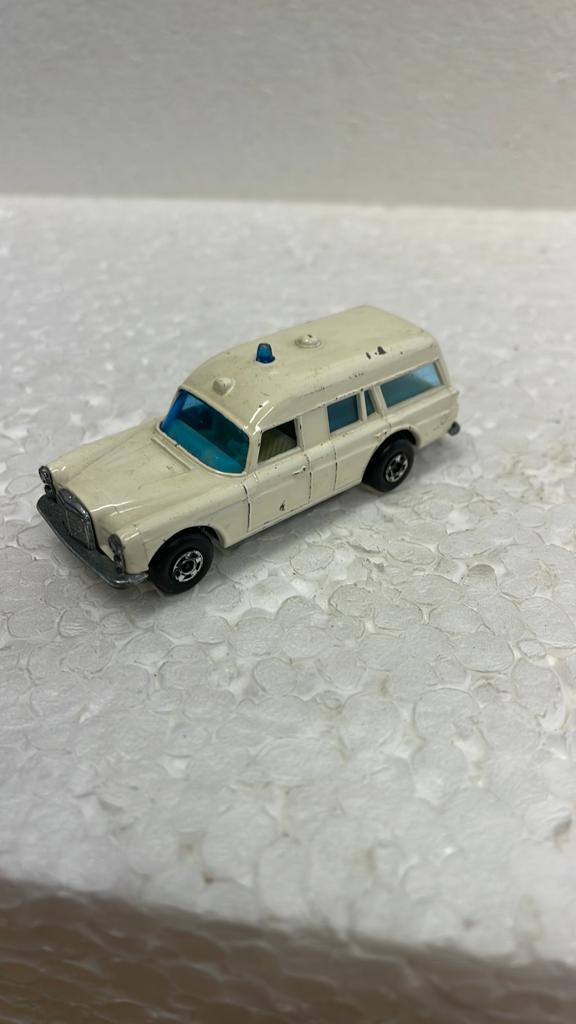Matchbox Superfast 3 Mercedes Benz ambulance, Ophalen of Verzenden, Zo goed als nieuw
