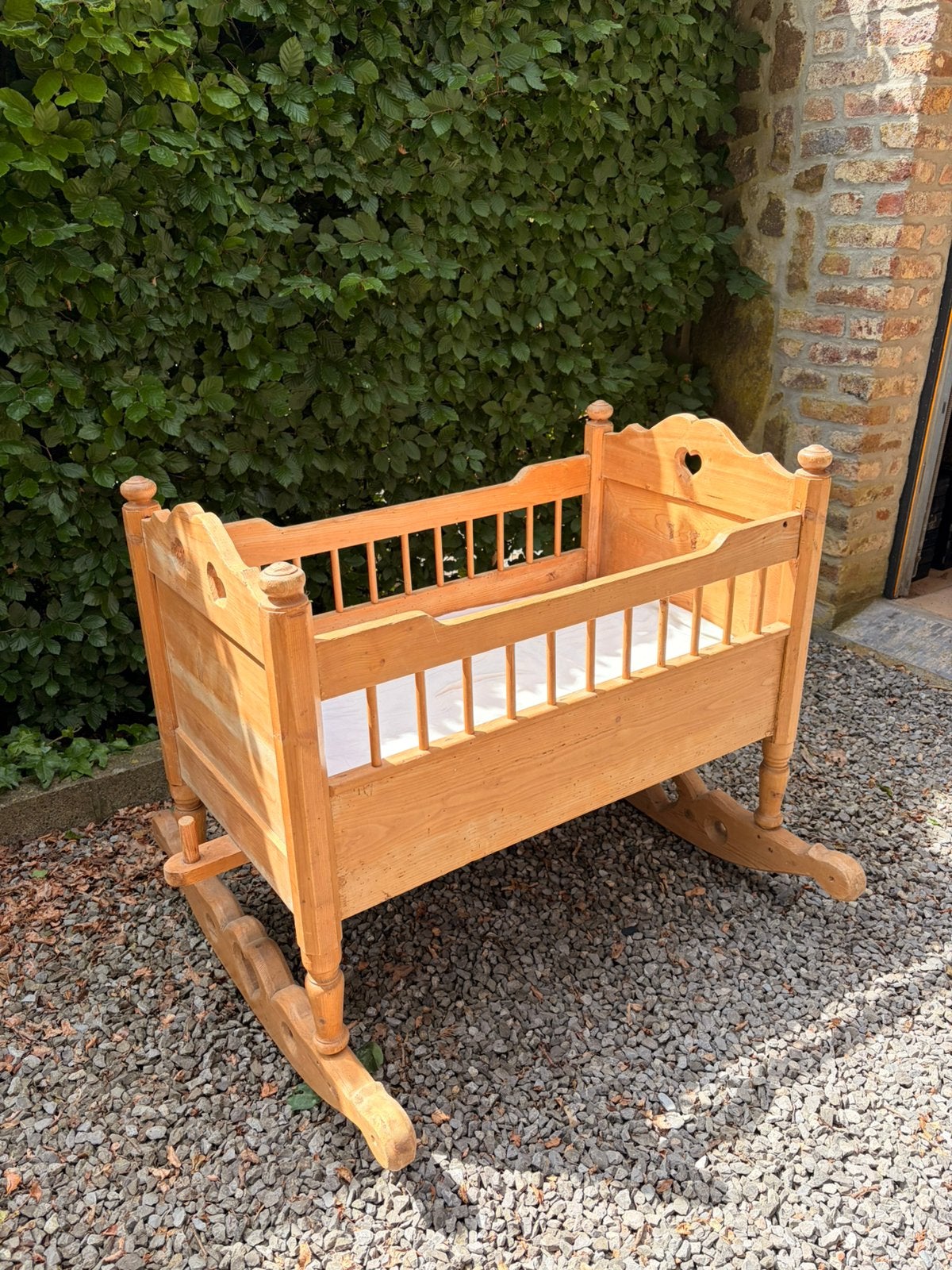Berceau ancien en pin, Enfants & Bébés, Enlèvement, Comme neuf, Berceau