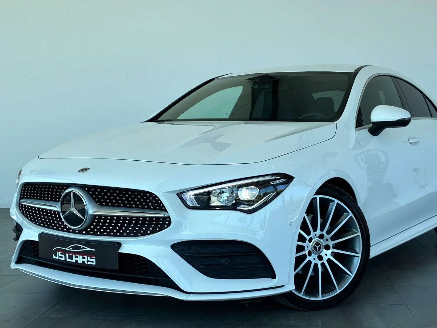 Mercedes-Benz CLA-Klasse 180 PACK AMG-COCKPIT-CARPLAY-CAMERA, Auto's, Gebruikt, 4 cilinders, 136 pk, Alcantara