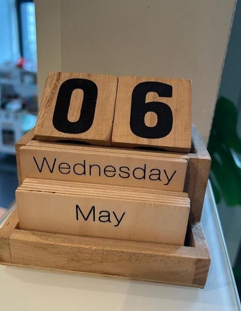 Vitage houten blok kalender te koop, Ophalen, Zo goed als nieuw, Bruin, Vintage