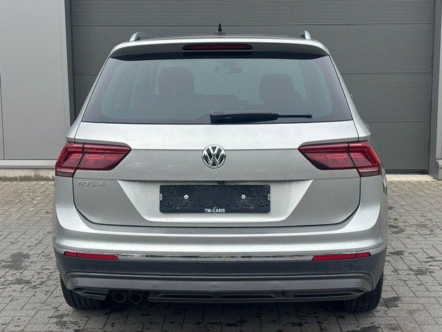 VW Tiguan Highline benzine automaat pano dak, Auto's, Volkswagen, Stof, 4 cilinders, Beige, 5 zetels