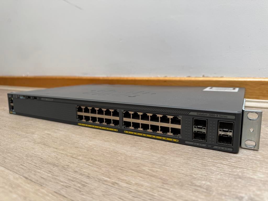 Cisco Catalyst 2960X 24-poorts switch (WS-C2960X-24TS-L), Ophalen, Gebruikt
