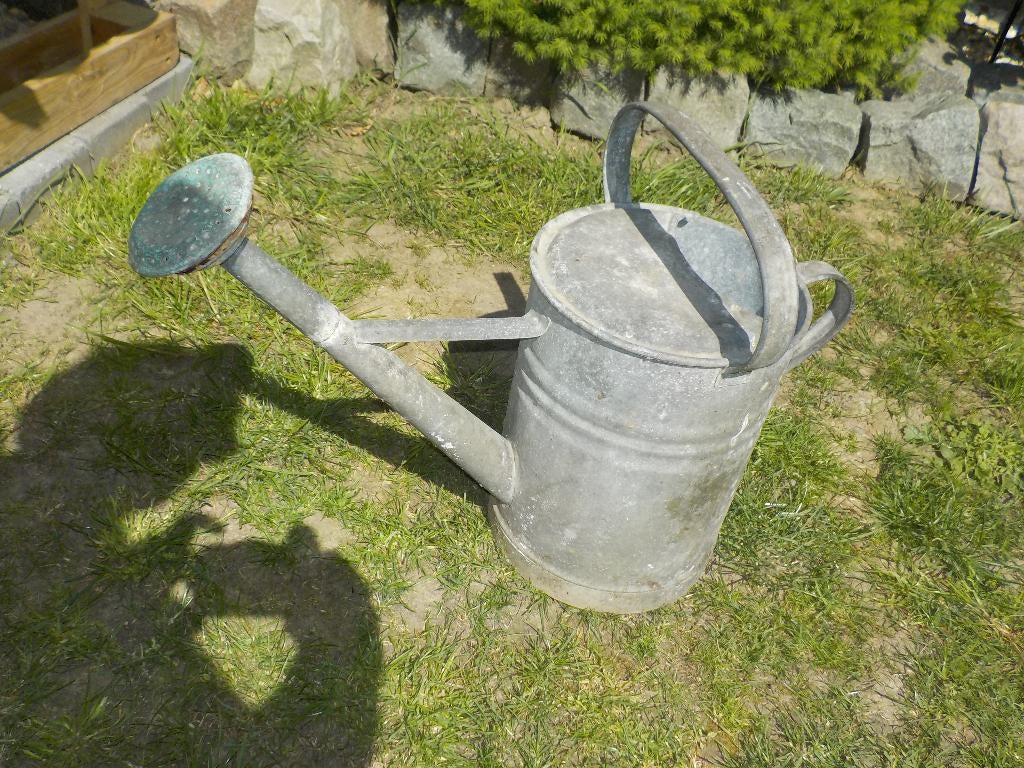 Zinken gieter als decoratie of bloempot, Antiek en Kunst, Curiosa en Brocante, Ophalen