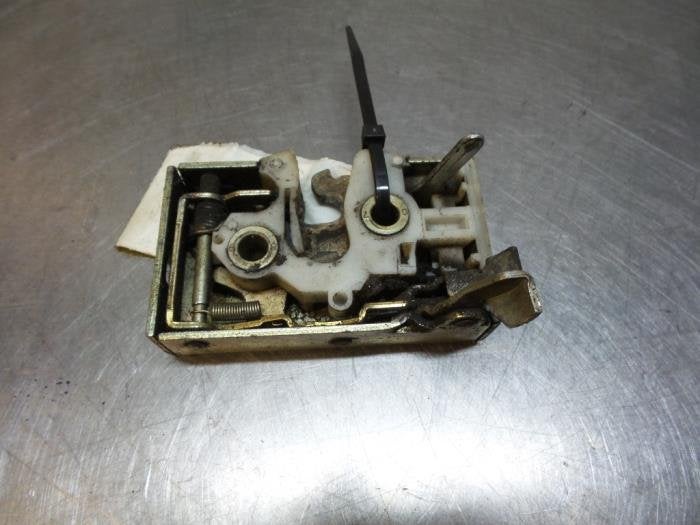 Serrure portière mécanique 2portes gauche d'un Volkswagen, -, 3 mois de garantie, Utilisé, -