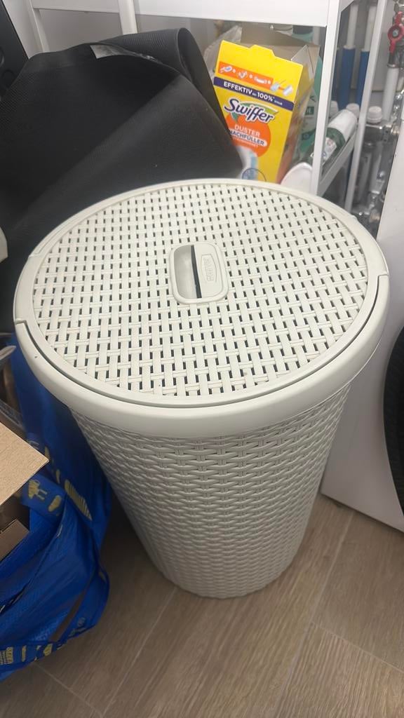 Wasmand, laundry basket, panier a linge, Ophalen
