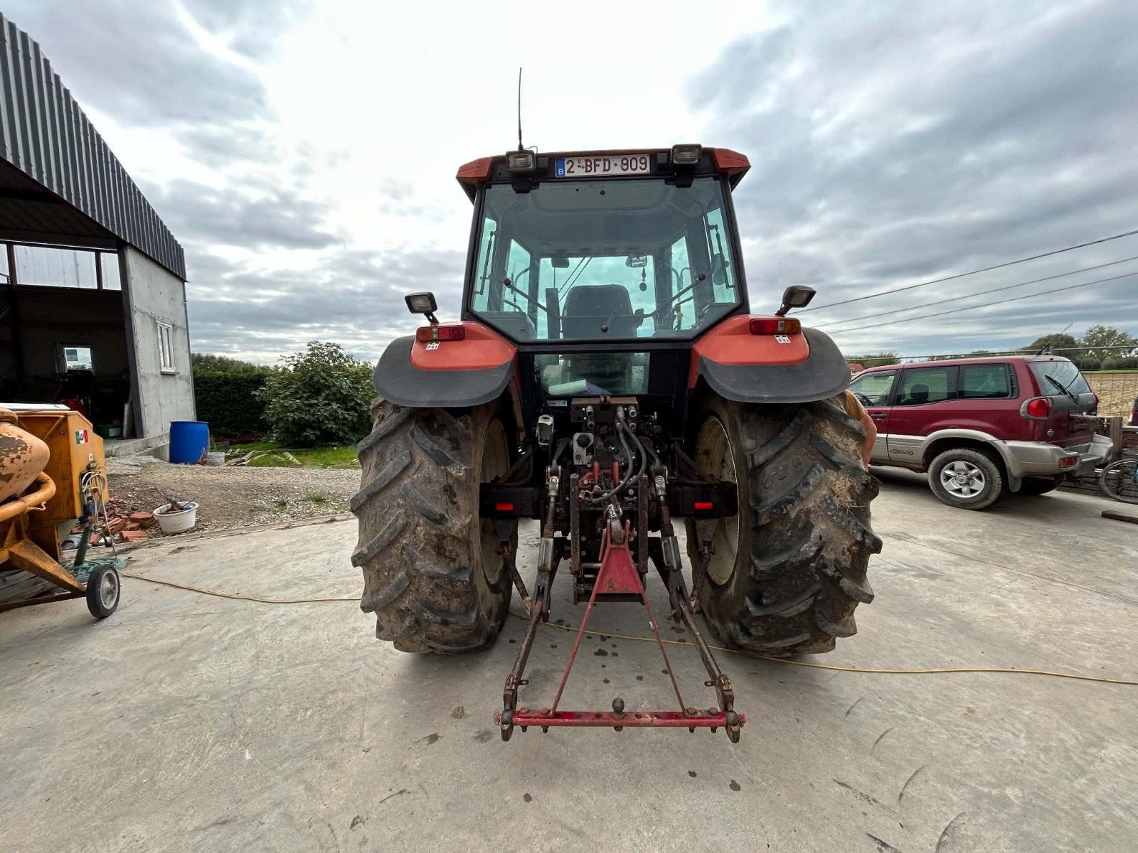 Tracteur à vendre. M135 Red New Holland, Utilisé, 7500 à 10000, New Holland, 120 à 160 ch