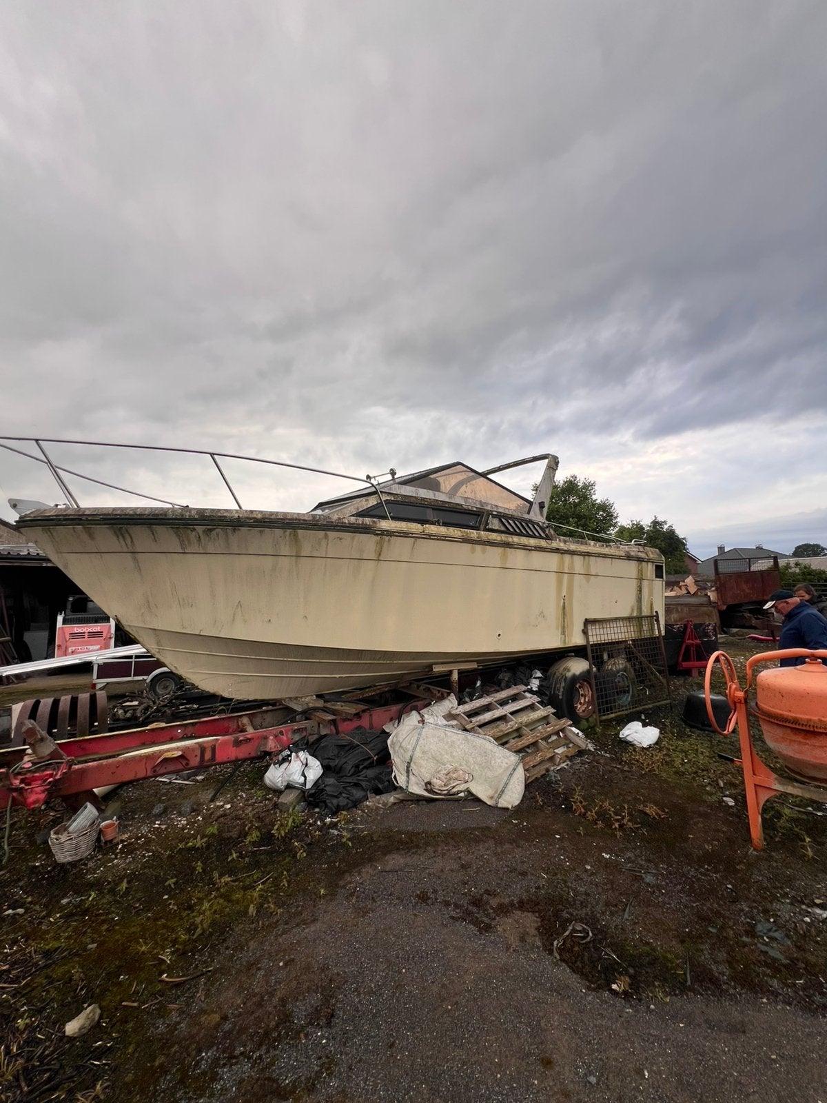 Gratis boot ️, Watersport en Boten, Motorboten en Motorjachten, Gebruikt, Polyester, Benzine, Binnenboordmotor, Keuken, Toilet