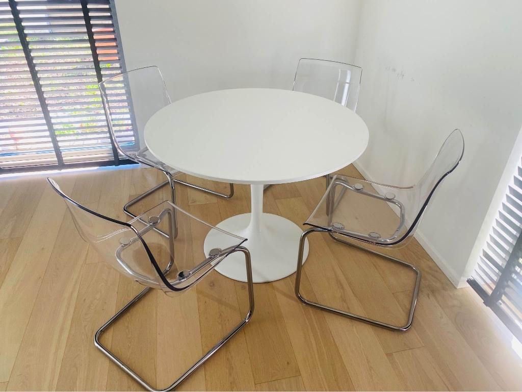 Ronde tafel + 4 stoelen, Ophalen, Zo goed als nieuw, Vier personen, Rond