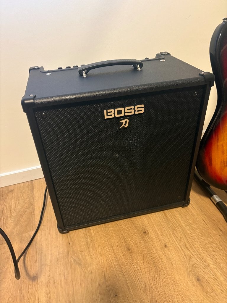 boss katana bass 60, Muziek en Instrumenten, Ophalen, Zo goed als nieuw, Basgitaar, 50 tot 100 watt