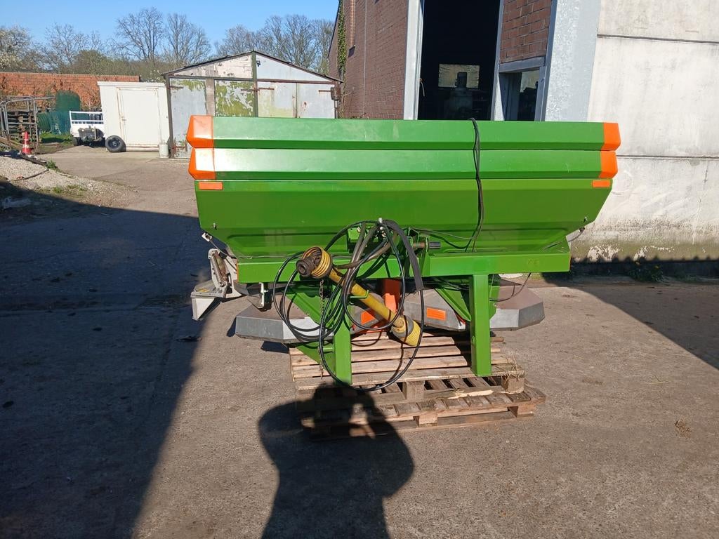 Epandeur d'engrais Amazone 1800 kg, Enlèvement