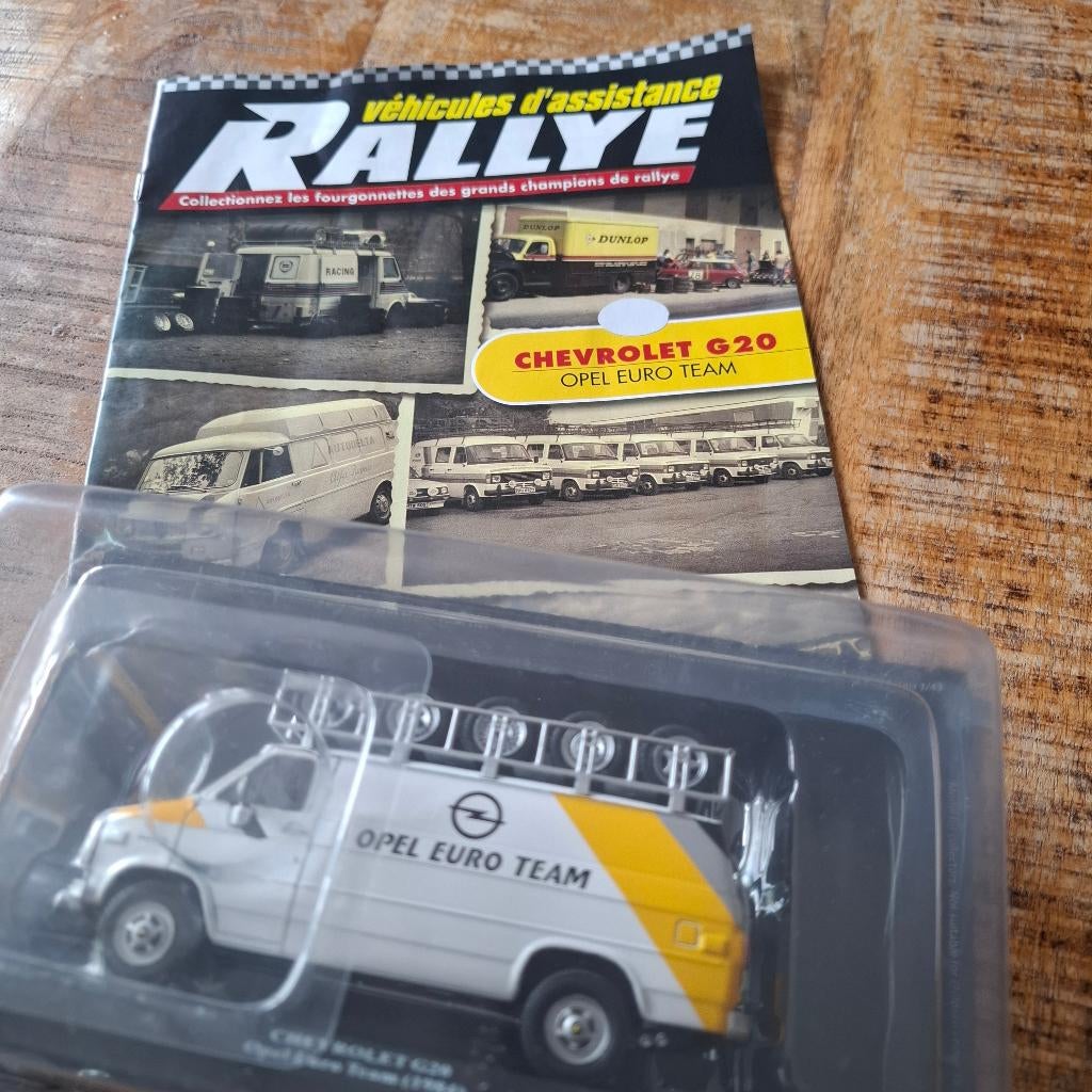 CHEVROLET VanV8 Assistance Rallye OPEL Team 1/43 UH IXO NEUF, Enlèvement ou Envoi, Neuf, Voiture, Universal Hobbies