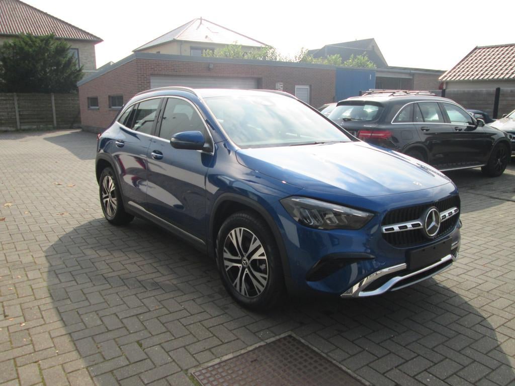 Mercedes-Benz GLA 250 E HYBRIDE FACELIFT TREKHAAK 9000 km !, Auto's, Mercedes-Benz, Gebruikt, 4 cilinders, Blauw, 5 deurs