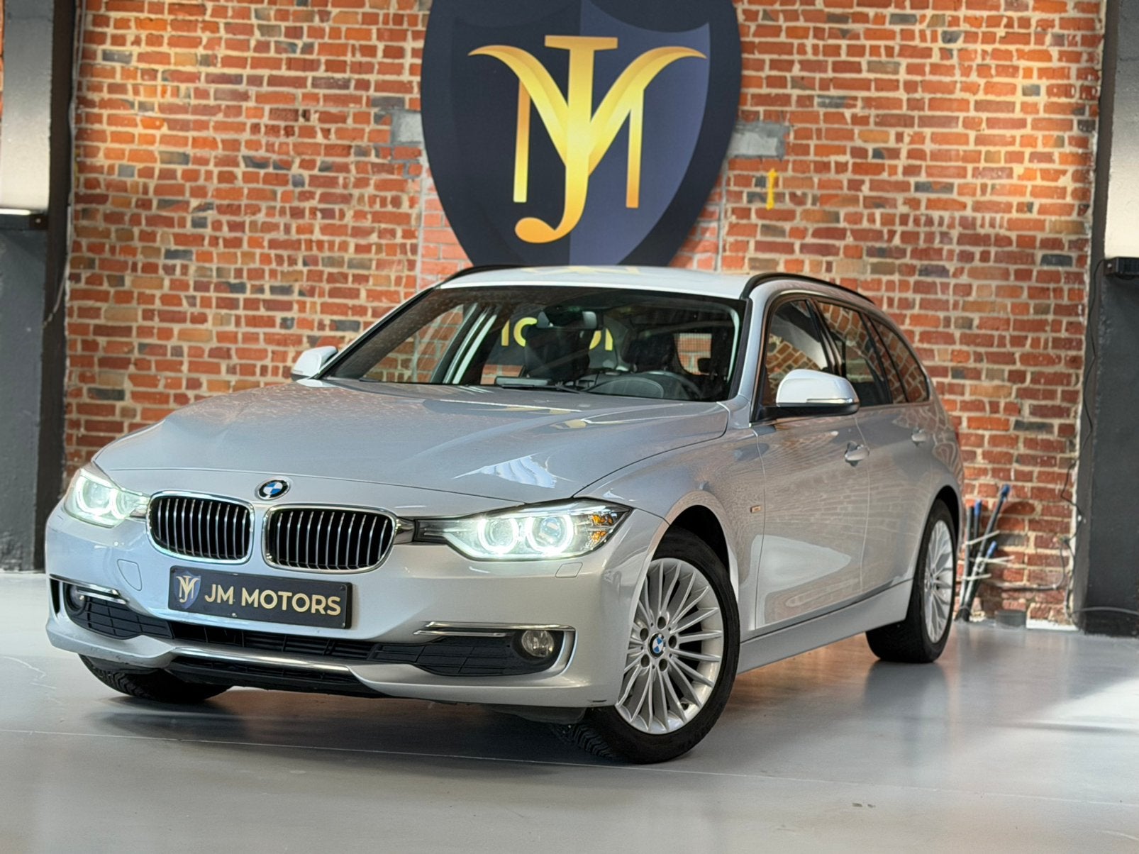BMW 316d Luxury line - Leder - Xenon - Navi, Auto's, BMW, Dealer onderhouden, 1995 cc, Leder, Bedrijf