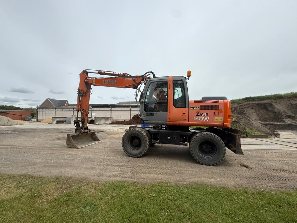 Hitachi zaxis 130w bandenkraan, Ophalen, Graafmachine