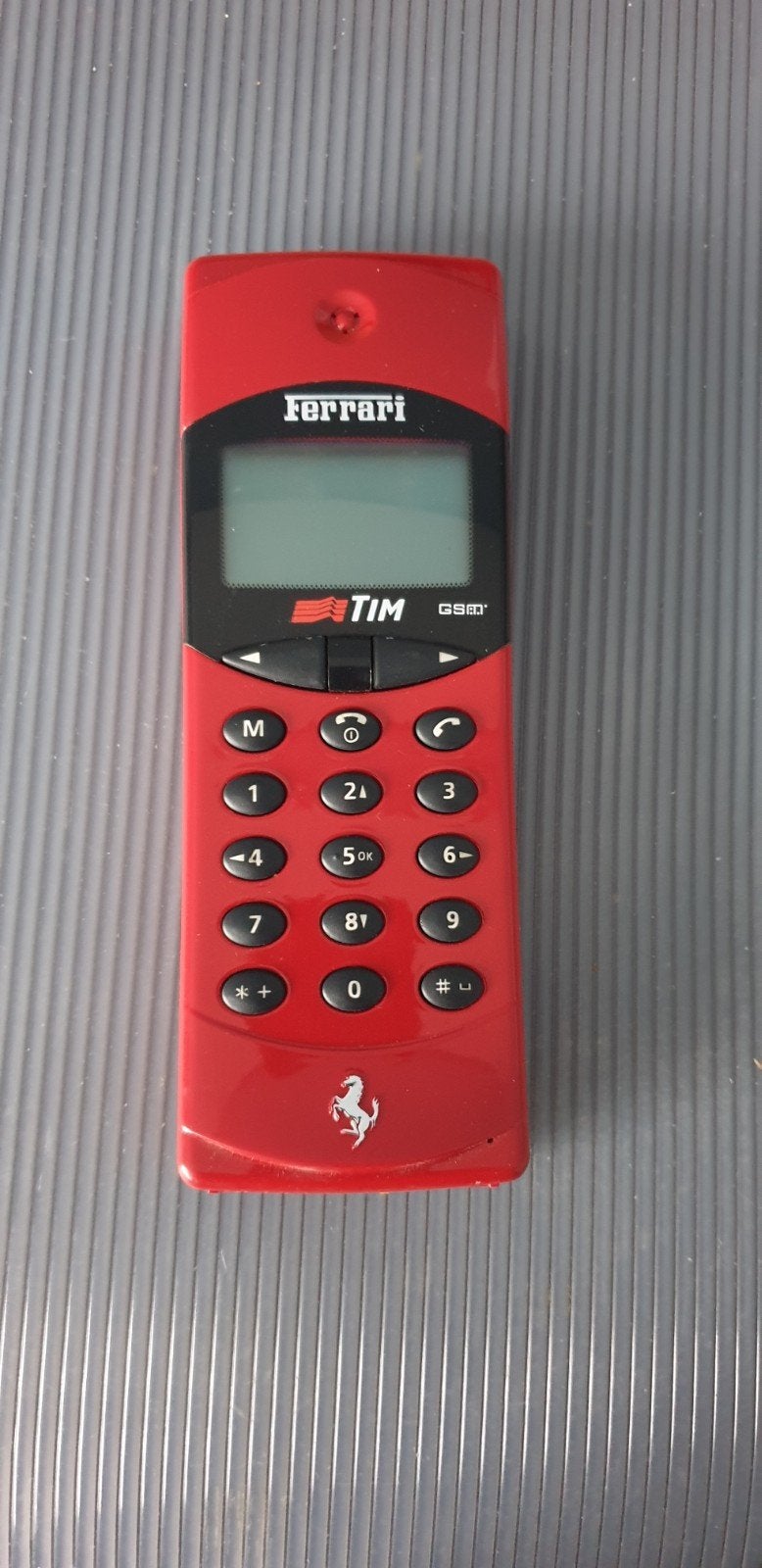 téléphone portable original rétro Ferrari F10 Formula 1 Hag, Collections, Enlèvement ou Envoi, Autres types