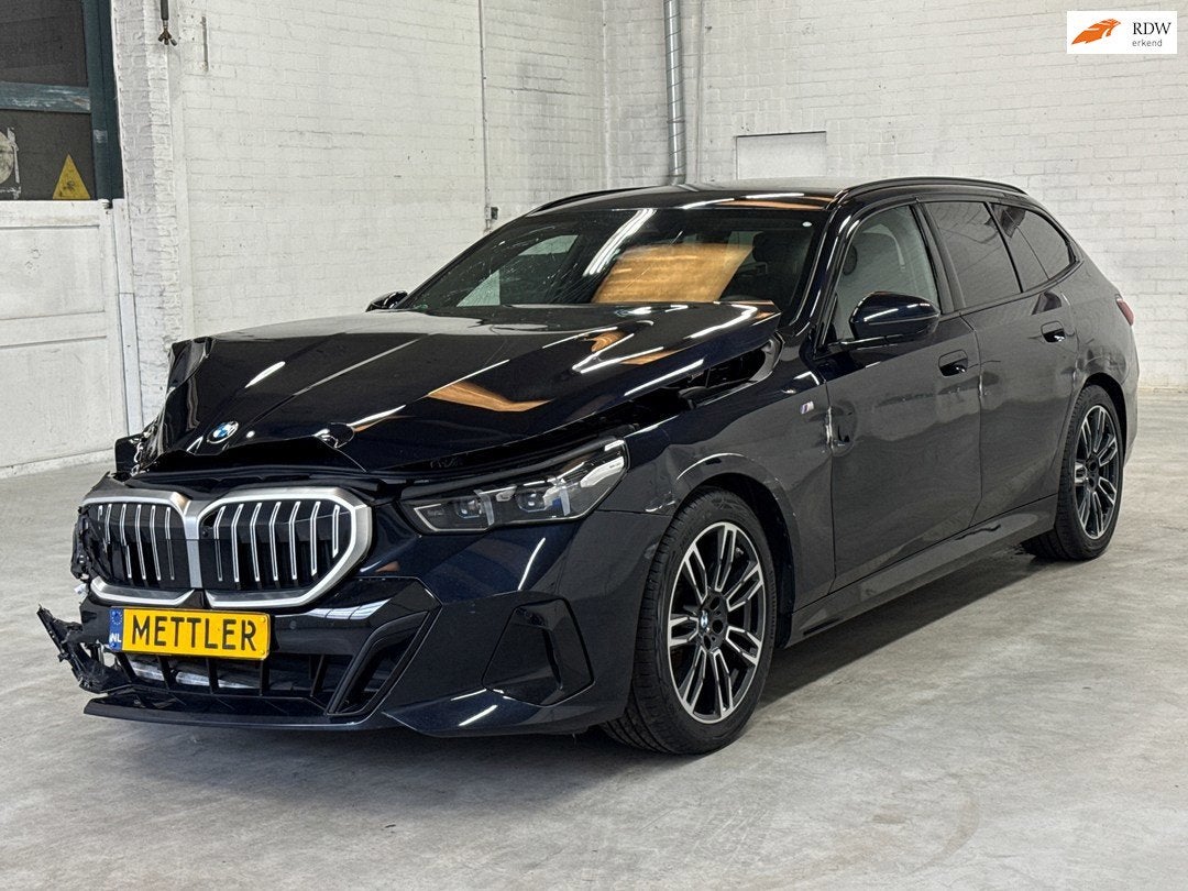 BMW 5-serie Touring 520d M Pakket|CARBONSCHWARZ|Head up|360, Auto's, BMW, Automaat, 4 cilinders, 2000 kg, Zwart