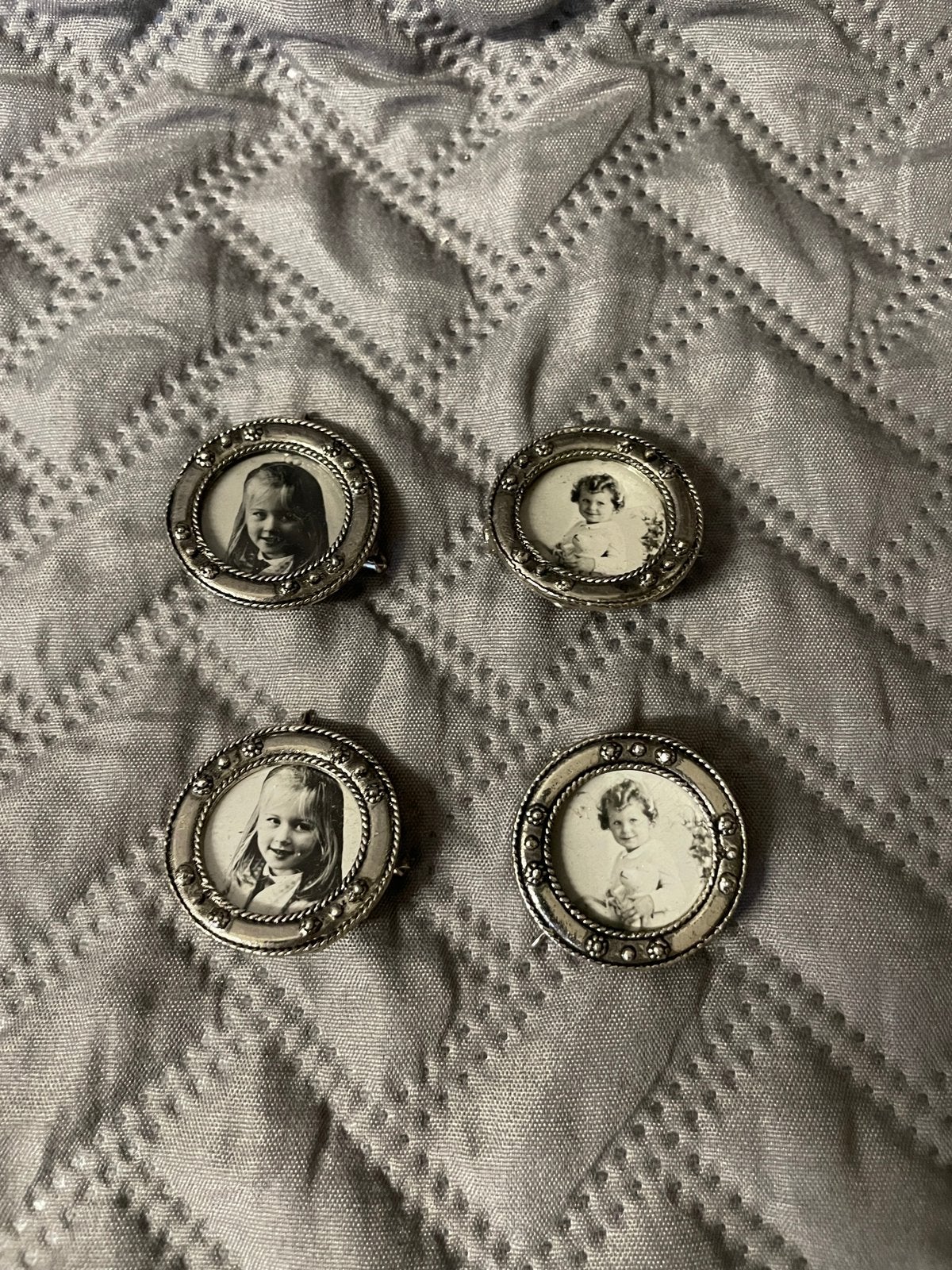 Zilverkleurige broche voor foto ( rond ), Ophalen of Verzenden