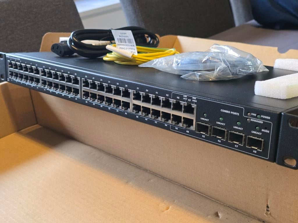 Switch Dell PowerConnect 2848 Gigabit 48 ports, Enlèvement ou Envoi, Comme neuf