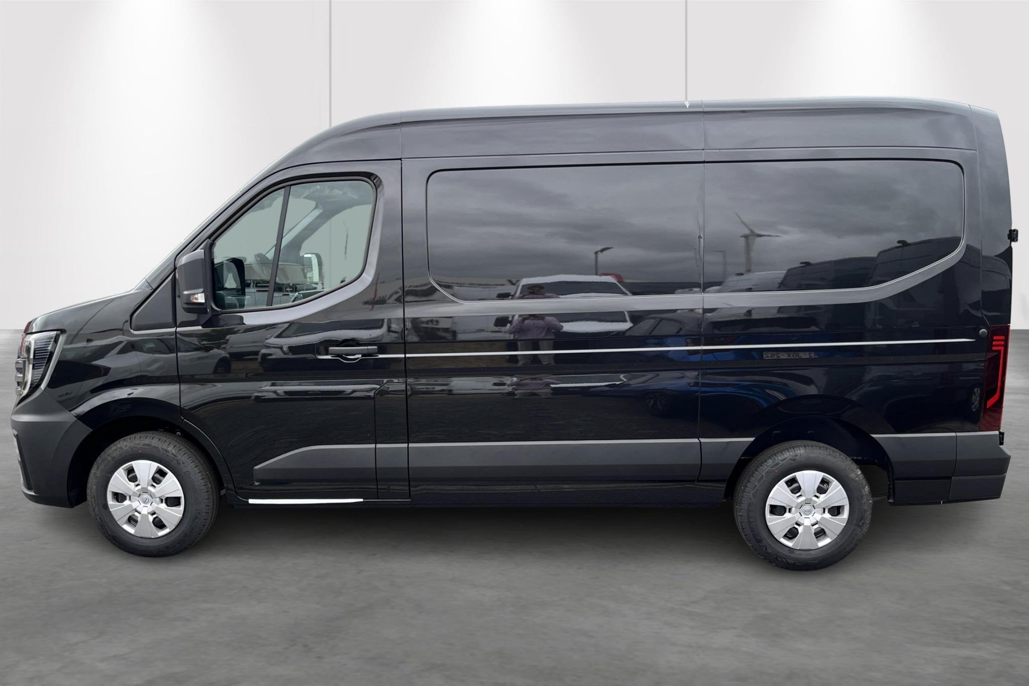 Nissan Interstar L2H2 3.3T 2,0 dCi 130 N-Connecta MY2026 met, Auto's, Bestelwagens en Lichte vracht, Voorwielaandrijving, 4 deurs
