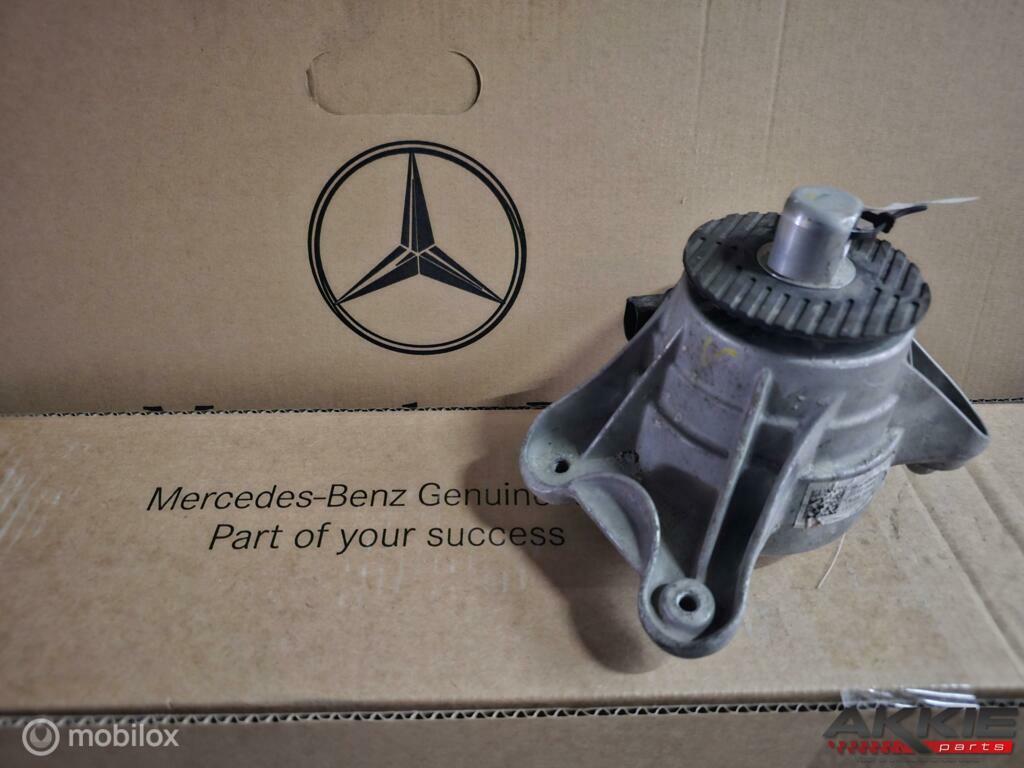 Mercedes C63 amg Motorlager links A2052406300, Auto-onderdelen, Motor en Toebehoren, Gebruikt, Ophalen of Verzenden