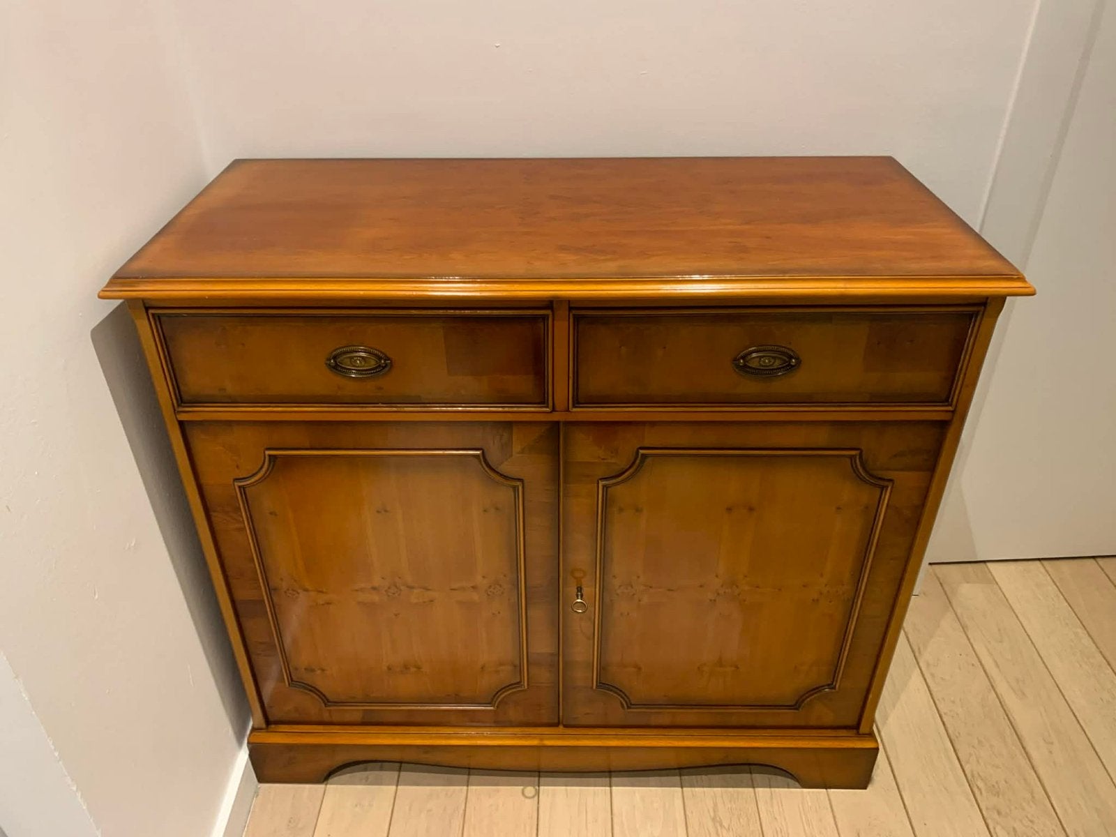 Heldense buffet rénové - Bois de cerisier, Ophalen, Zo goed als nieuw, Kersenhout