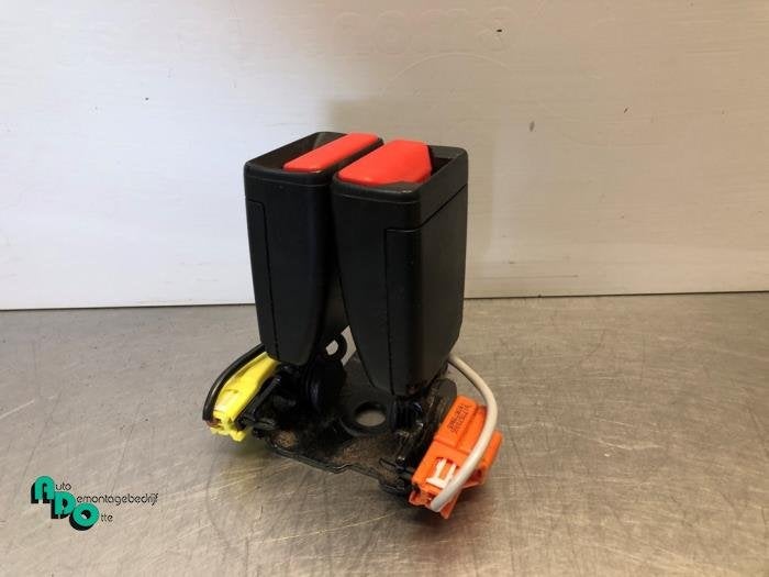 Insertion ceinture de sécurité arrière gauche d'un Volvo, -, 3 mois de garantie, -, -