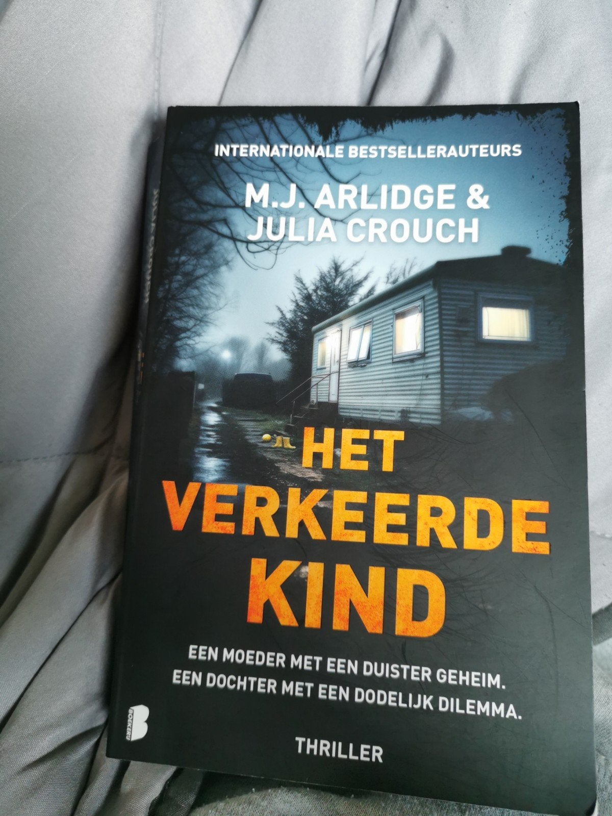 M.J. Arlidge - Het verkeerde kind, Enlèvement ou Envoi, M.J. Arlidge; Julia Crouch