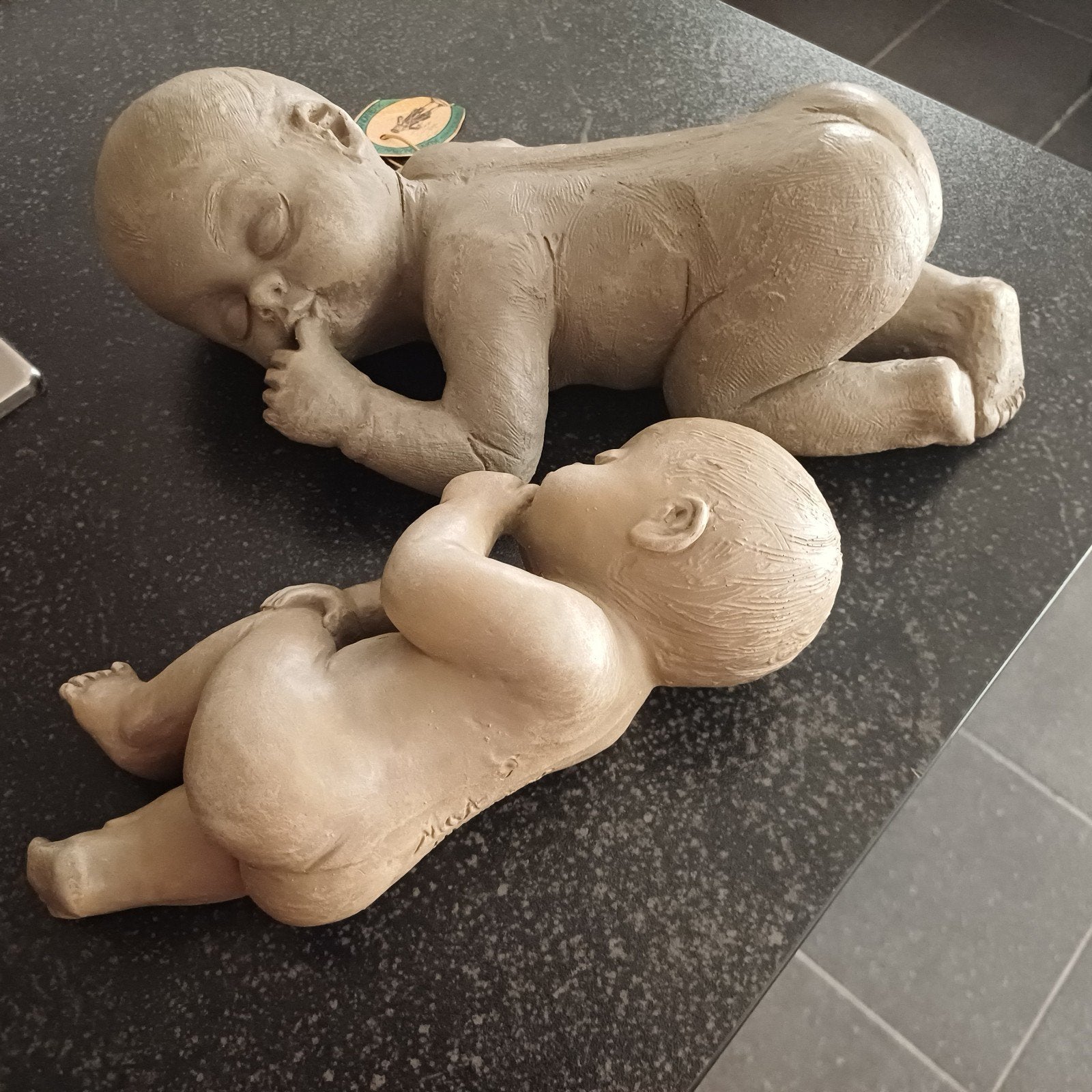 2 handgemaakte beelden, Ophalen