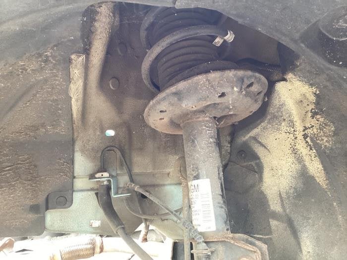 Amortisseur avant gauche d'un Opel Corsa, -, Opel, 3 mois de garantie, Utilisé