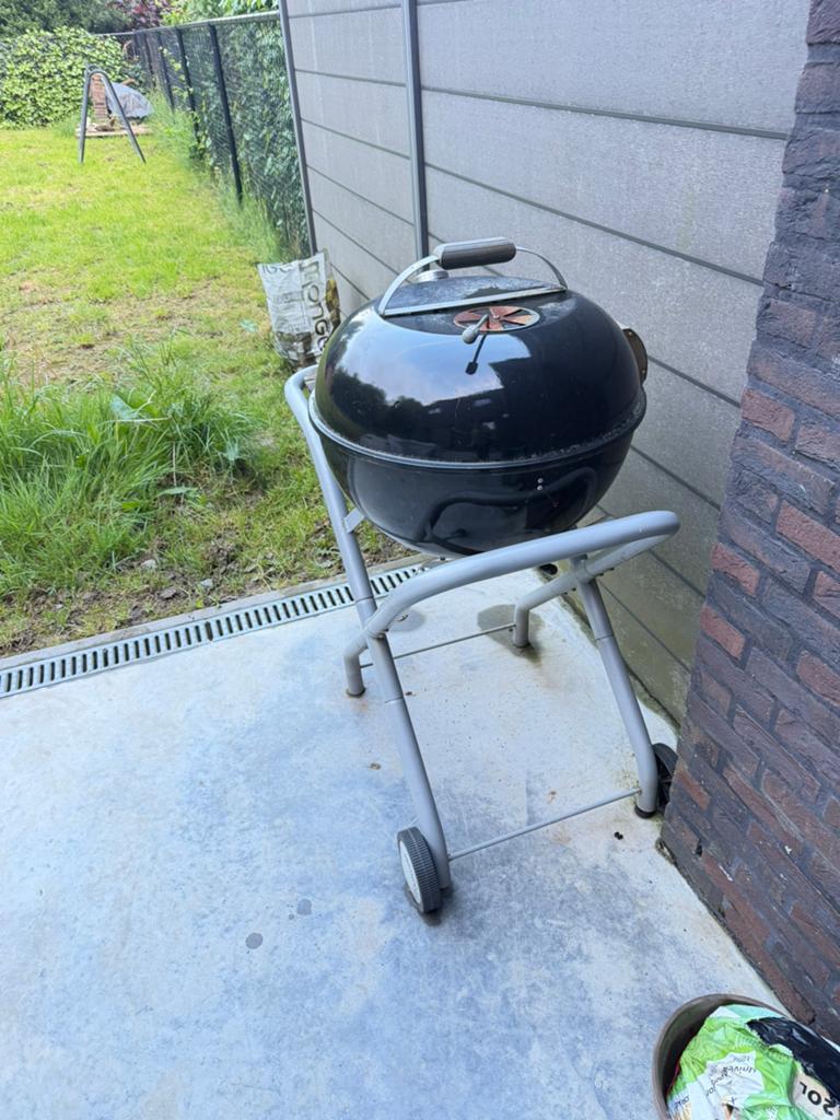 Barbecue, Tuin en Terras, Houtskoolbarbecues, Ophalen, Gebruikt, Met accessoires