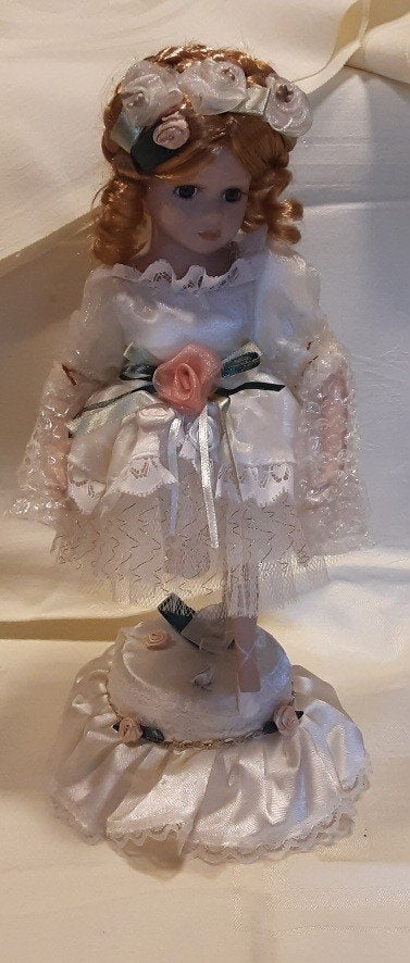 Poupée en porcelaine (rotative) avec boîte à musique, Enlèvement ou Envoi, Comme neuf, Poupée
