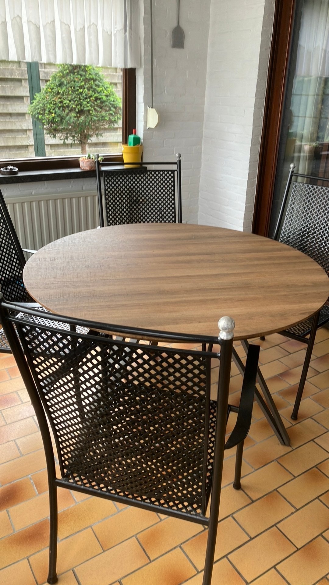 Tafel en vier stoelen , ronde tafel 120 cm, Huis en Inrichting, Tafels | Eettafels, Ophalen, Terras, Rond, Zo goed als nieuw