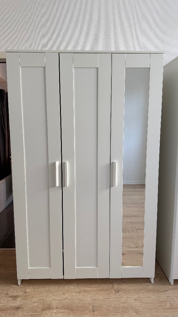 IKEA BRIMNES 3 portes, 100 à 150 cm, Utilisé, Avec espace de penderie, 50 à 75 cm