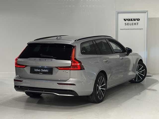Volvo V60 T6 Recharge Plus dark + electr trekhaak, Auto's, Volvo, Automaat, Euro 6, 1969 cc, Parkeersensor